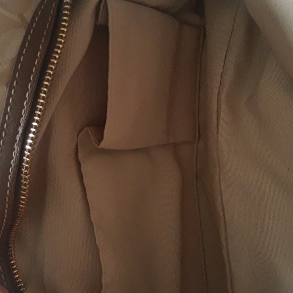 Coach Hamptons Signature Purse - Picture 11 of 12